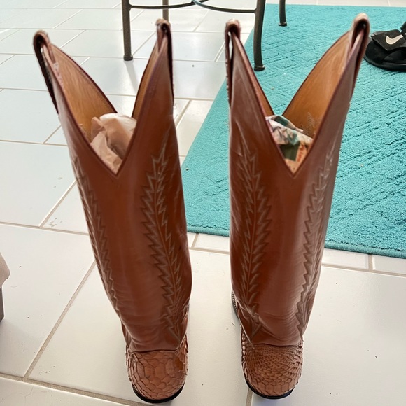 Sanders Python Boots - Picture 4 of 8